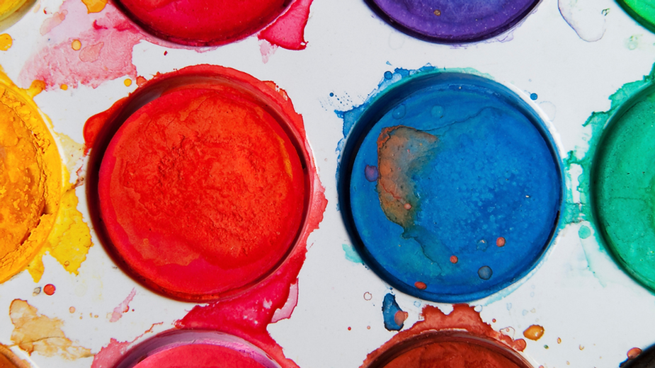 Bright watercolor palette representing different children's temperament